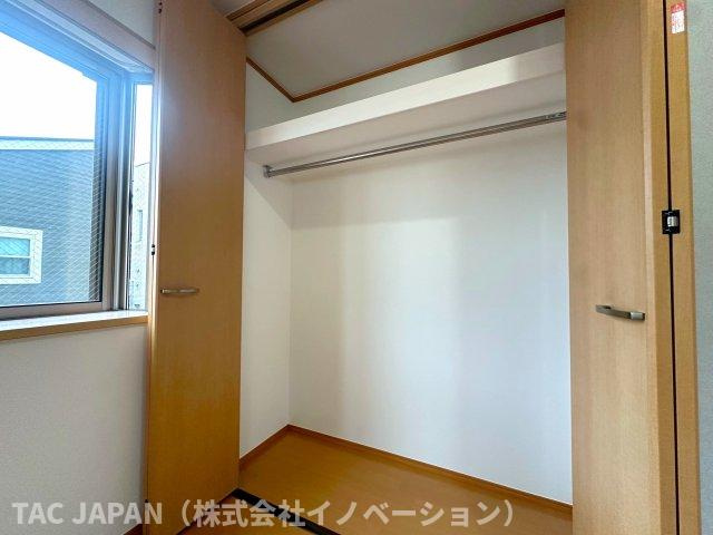 南花畑の良邸の収納|【Closet】
全てのお部屋にお洋服は勿論、衣装ケースや箱のままでも収納できるクローゼットを完備しています。