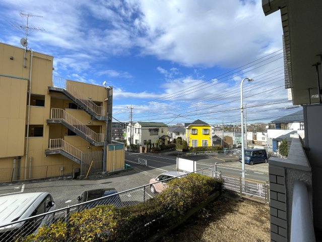 １階なのに２階の眺望。キッチン周り充実で、和食も中華も洋食もウキウキクッキングな、『ニックハイム岸根公園第２』リフォームの展望