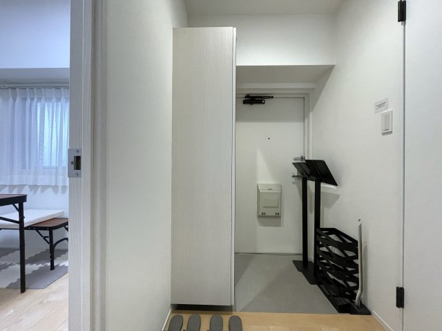 １階なのに２階の眺望。キッチン周り充実で、和食も中華も洋食もウキウキクッキングな、『ニックハイム岸根公園第２』リフォームの玄関|明るい玄関です