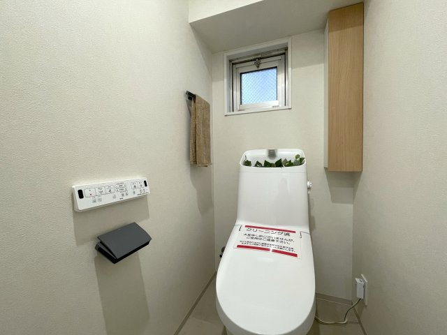 １階なのに２階の眺望。キッチン周り充実で、和食も中華も洋食もウキウキクッキングな、『ニックハイム岸根公園第２』リフォームのトイレ|トイレもきれいです