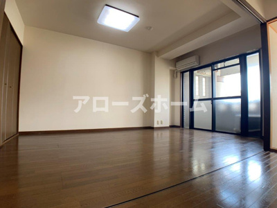 【居間・リビング】 | ルナポリス | ※室内写真は前回募集の同一マンション別タイプです