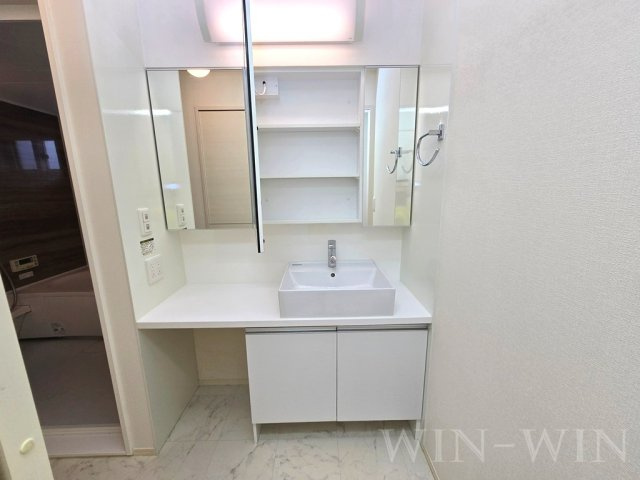 Shine Moatの独立洗面台