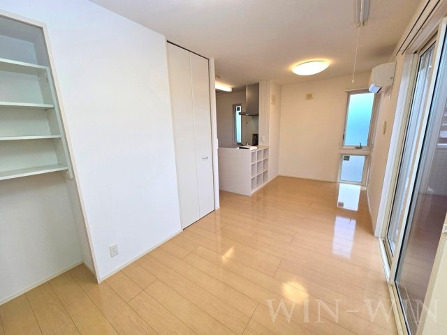 Shine Moatの居間・リビング