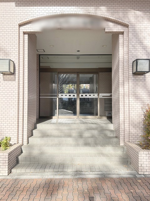 メゾンベール壱番館の玄関