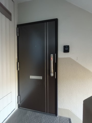 みさと団地13街区15号棟の玄関|毎日通る玄関はこちらです