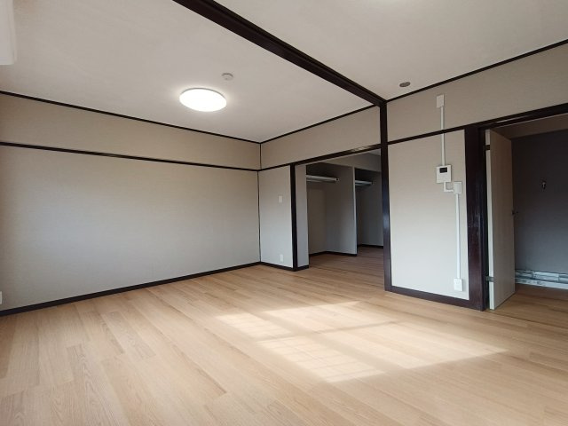 みさと団地13街区15号棟の居間・リビング|ゆったりとした居間です