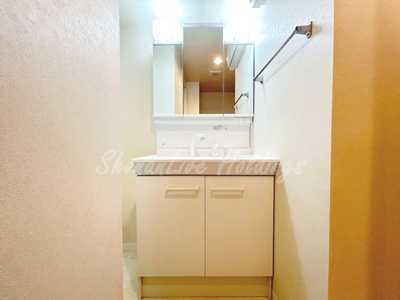 【洗面所】 | ペルシモン西海岸 | 明るい洗面所です