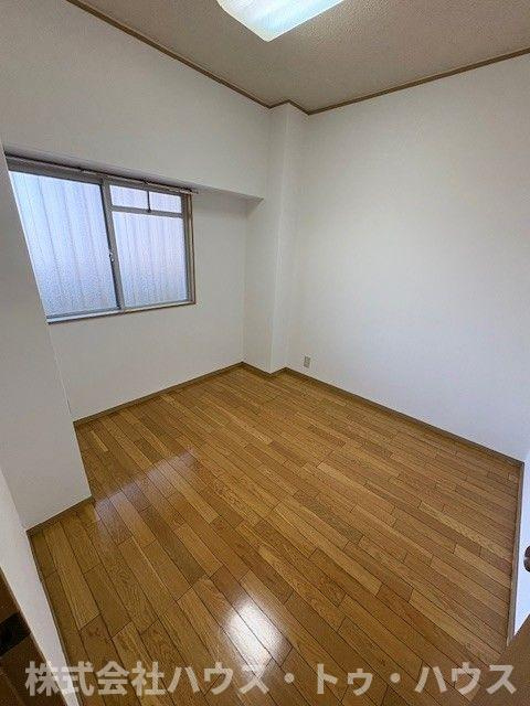 山口マンションの洋室