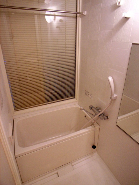 サヴォイオーサーズプレイス　5階のシャワールーム|別号室のものになります。現状優先。反転タイプです