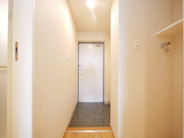 サヴォイオーサーズプレイス　5階の玄関|別号室のものになります。現状優先。