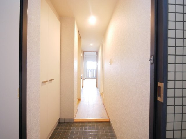 サヴォイオーサーズプレイス　5階の玄関|別号室のものになります。現状優先。