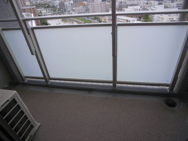 サヴォイオーサーズプレイス　5階のバルコニー