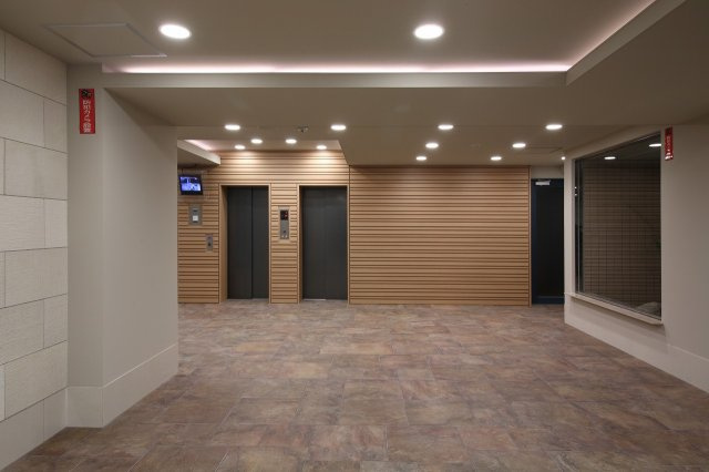 サヴォイオーサーズプレイス　5階のエントランス