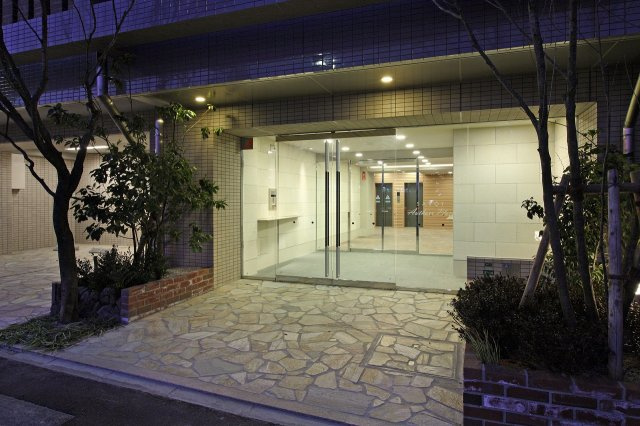 サヴォイオーサーズプレイス　5階のロビー