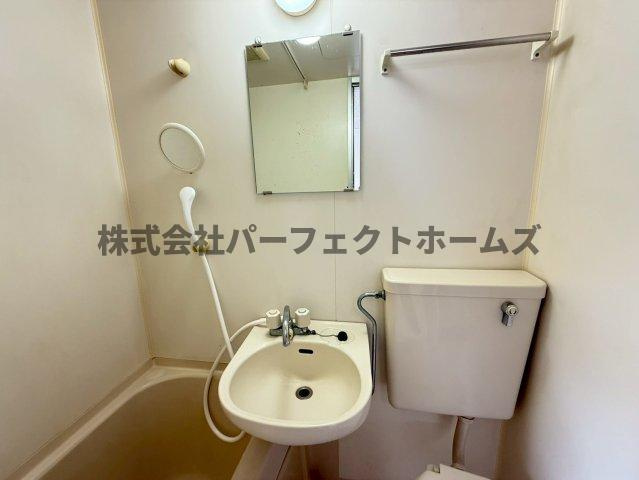 グリーンハイツの洗面所|明るい洗面所です