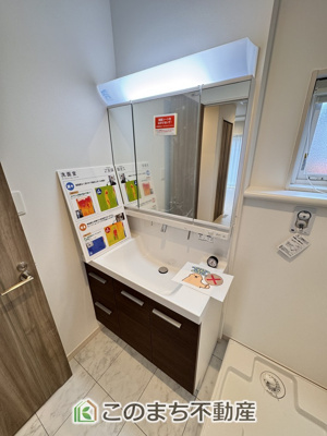 【洗面所】 | スマート・ワンシティ宇都宮市山本1丁目 | シャンプードレッサーで朝の身支度♪伸びるホースでお掃除も簡単清潔です！