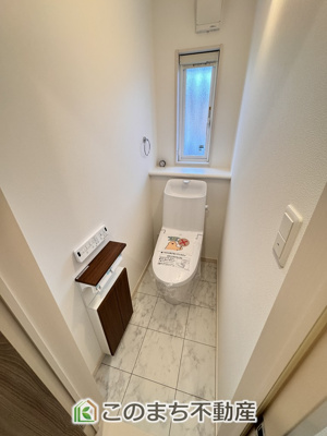 【トイレ】 | スマート・ワンシティ宇都宮市山本1丁目 | 小窓から換気ができて清潔なトイレスペース☆