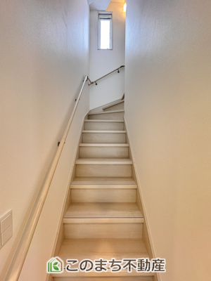 【内装】 | スマート・ワンシティ宇都宮市山本1丁目 | 手すり付きで小さなお子様にも安心の階段スペースです☆
