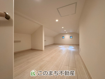 【内装】 | スマート・ワンシティ宇都宮市山本1丁目 | 約12帖ある大きな屋根裏収納部屋！階段で行けます♪