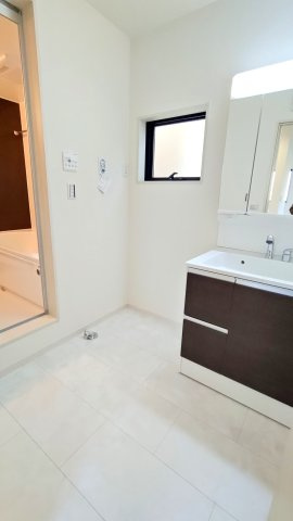 東大阪市大蓮北　新築戸建の脱衣所