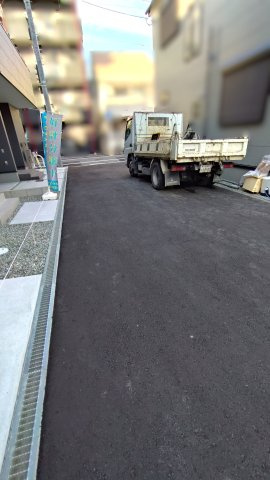 東大阪市大蓮北　新築戸建の前面道路含む現地写真