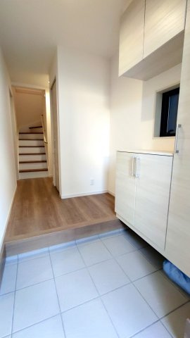 東大阪市大蓮北　新築戸建の玄関