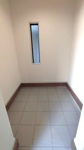 東大阪市大蓮北　新築戸建の玄関