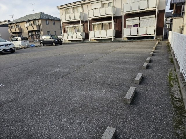 セリハウスの駐車場