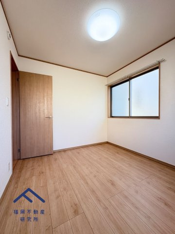 小郡市寺福童　戸建ての洋室