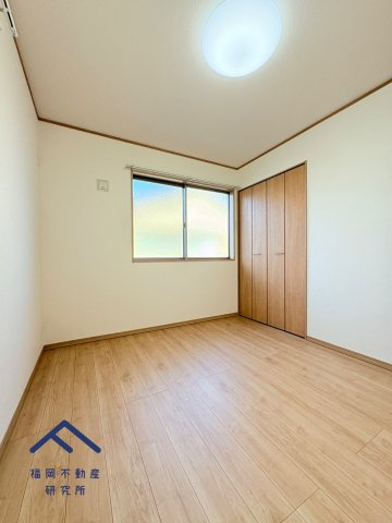 小郡市寺福童　戸建ての洋室