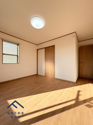 小郡市寺福童　戸建ての洋室