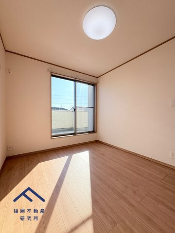 小郡市寺福童　戸建ての洋室