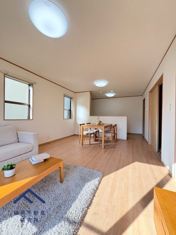 小郡市寺福童　戸建ての居間・リビング