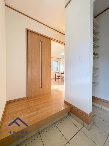 小郡市寺福童　戸建ての玄関