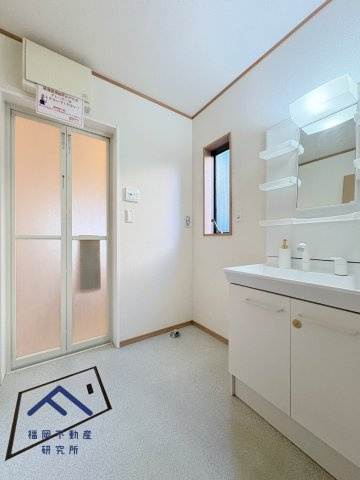 小郡市寺福童　戸建ての独立洗面台