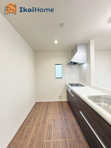 神戸市西区糀台1丁目　1号棟　新築戸建のキッチン|【ホームページに現地動画掲載中】●年中無休：当日予約可●キッチンには便利な床下収納庫も完備！