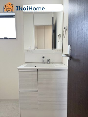 神戸市西区糀台1丁目　1号棟　新築戸建の洗面所|◆同社施工例◆畳２枚分の一般的な洗面室です。追加で収納棚等を付けると大変便利です。