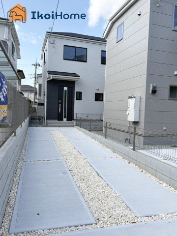 神戸市西区糀台1丁目　1号棟　新築戸建のエントランス|【ホームページに現地動画掲載中】●年中無休：当日予約可●1号棟はお車縦列で2台駐車可能です。