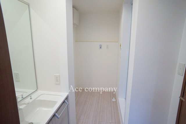 【内装】 | 東大阪市岩田町4丁目 | 2階に水廻り設備集約、家事の動線確保で効率UPです♪
