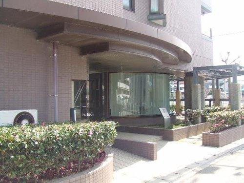 レールシティ幸西のエントランス