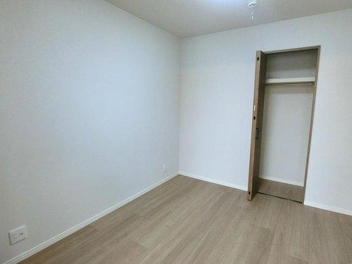 レールシティ幸西の洋室