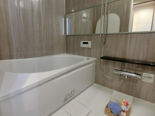 レールシティ幸西の浴室