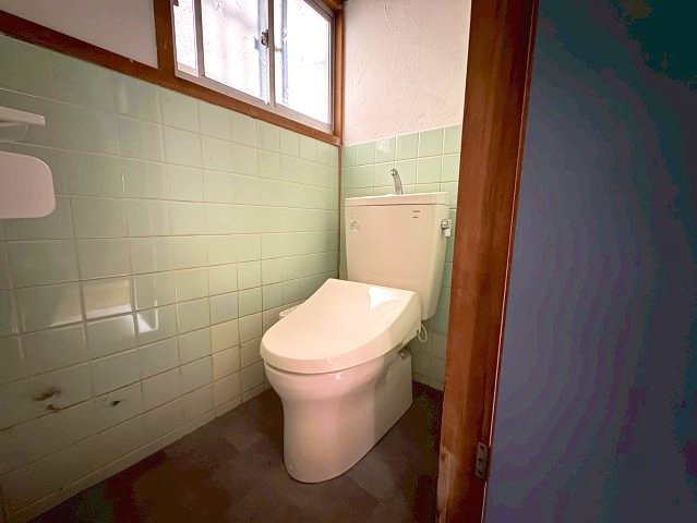 若松町戸建のトイレ
