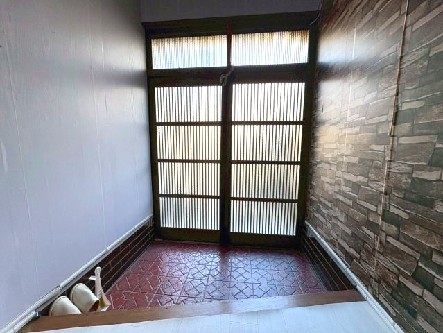 若松町戸建の玄関