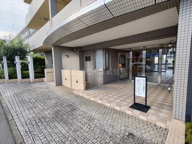 【エントランス】 | コンフォート若葉ポルカ | 清潔なエントランスです