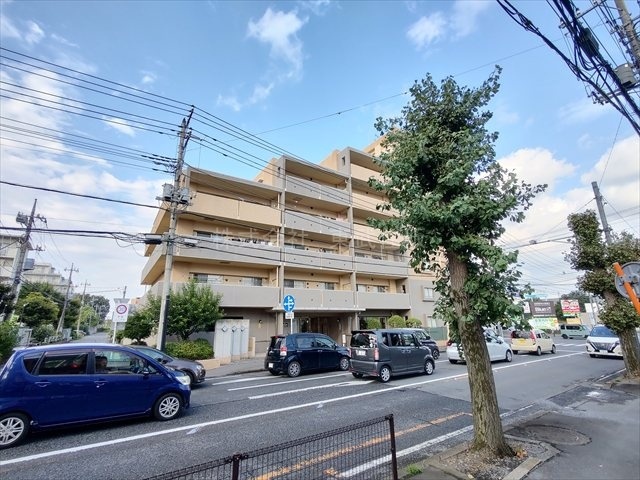 【外観】 | コンフォート若葉ポルカ | 角住戸につき開放感があります