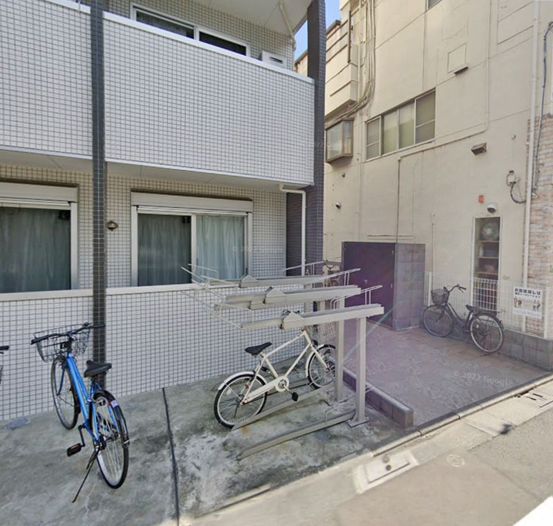 b’CASA東綾瀬の駐車場