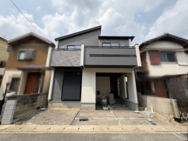 【価格改定】乙訓郡大山崎町下植野二階下の外観|駐車二台可（車種による）！！共働きのご夫婦、ファミリー世帯にぴったりです◎