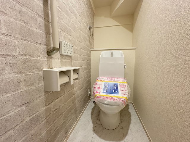 【価格改定】乙訓郡大山崎町下植野二階下のトイレ|手洗い機能付き、温水洗浄便座です◎