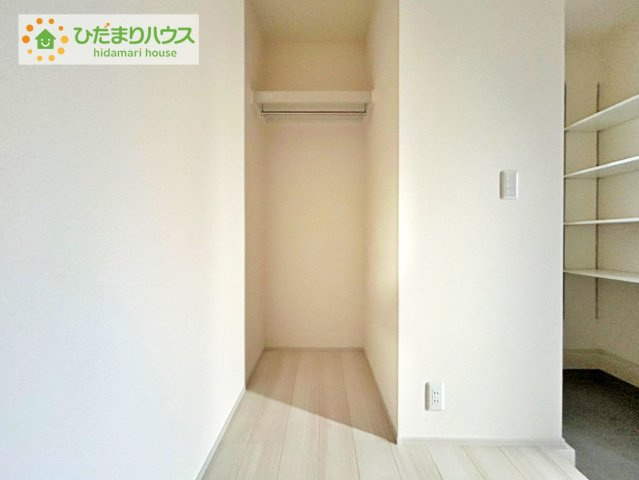 富田大徳南第3　新築戸建　2号棟の収納|天井まであるシューズボックスは、家族全員の靴が入るため、散らかりがちな玄関もスッキリ片付きますね。